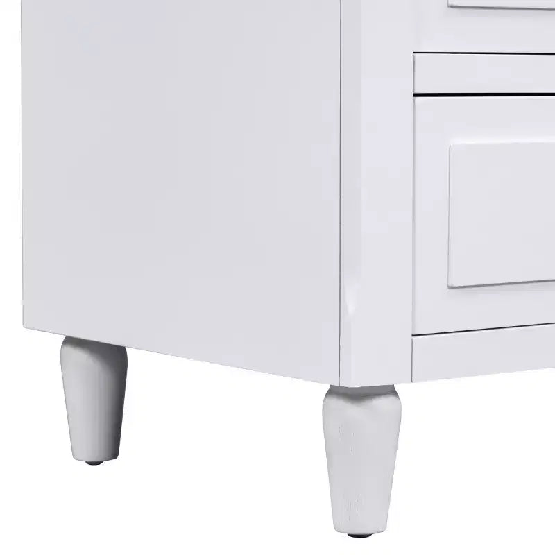 Comodino moderno a 3 cassetti, elegante mobile laterale con maniglie in metallo e gambe in legno di gomma