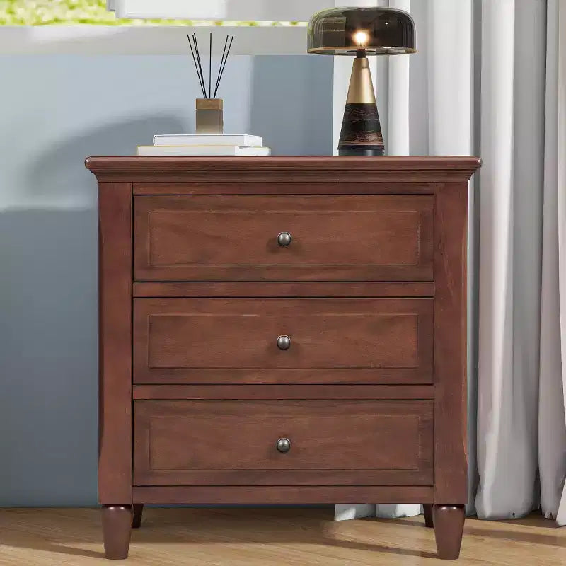 Comodino moderno a 3 cassetti, elegante mobile laterale con maniglie in metallo e gambe in legno di gomma
