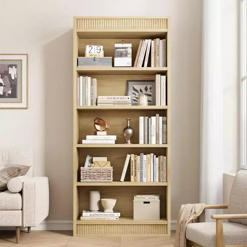 Libreria a colonna da 71 pollici stile fattoria con motivo a doppia scanalatura, libreria alta a 5 ripiani con base in legno, libreria in legno