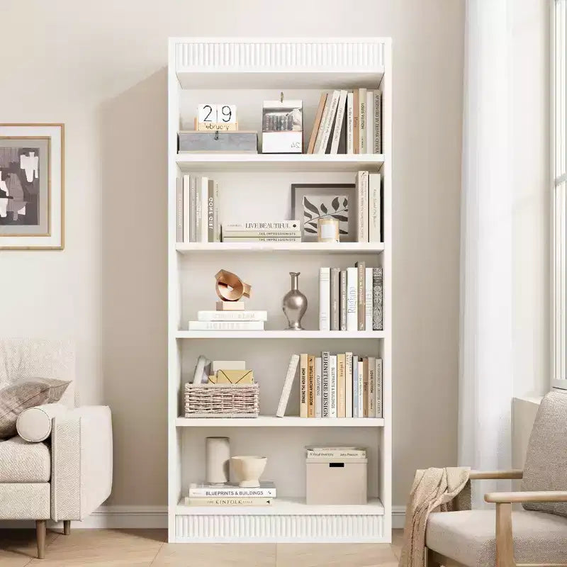Libreria a colonna da 71 pollici stile fattoria con motivo a doppia scanalatura, libreria alta a 5 ripiani con base in legno, libreria in legno