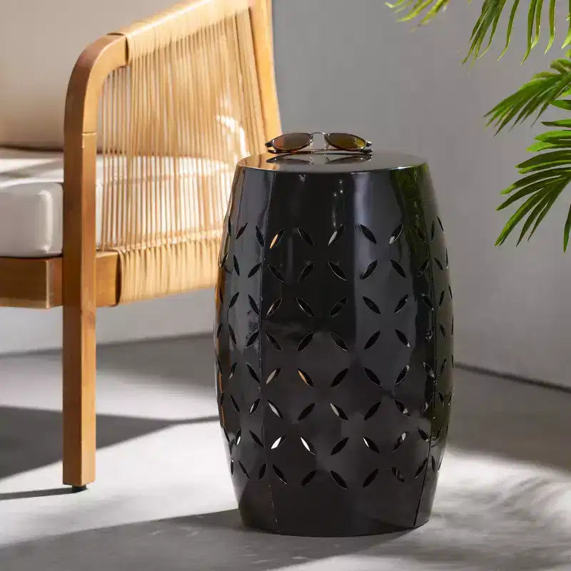 Tavolino d'appoggio cilindrico industriale accentato da 12 pollici con design a intaglio curvo per uso interno ed esterno