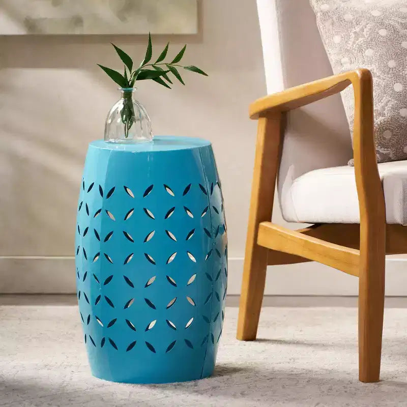 Tavolino d'appoggio cilindrico industriale accentato da 12 pollici con design a intaglio curvo per uso interno ed esterno