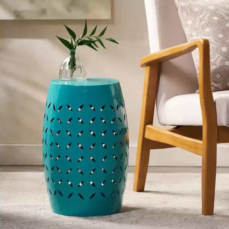 Tavolino d'appoggio cilindrico industriale accentato da 12 pollici con design a intaglio curvo per uso interno ed esterno