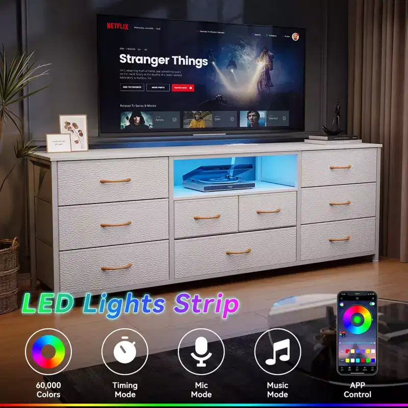 Comò bianco a 9 cassetti da 160 cm per camera da letto, mobile TV a LED per TV da 75 pollici con stazione di ricarica, prese di corrente, cassettiera in tessuto, mobile multimediale