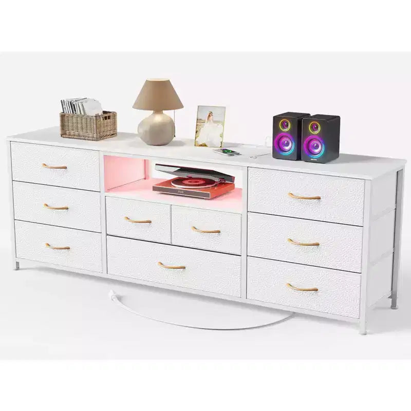 Comò bianco a 9 cassetti da 160 cm per camera da letto, mobile TV a LED per TV da 75 pollici con stazione di ricarica, prese di corrente, cassettiera in tessuto, mobile multimediale