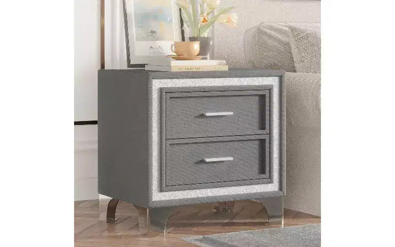 Comodino a 2 cassetti rivestito in velluto, tavolino rustico-chic con decorazione a strisce glitterate argento e gambe in metallo, comodino per camera da letto