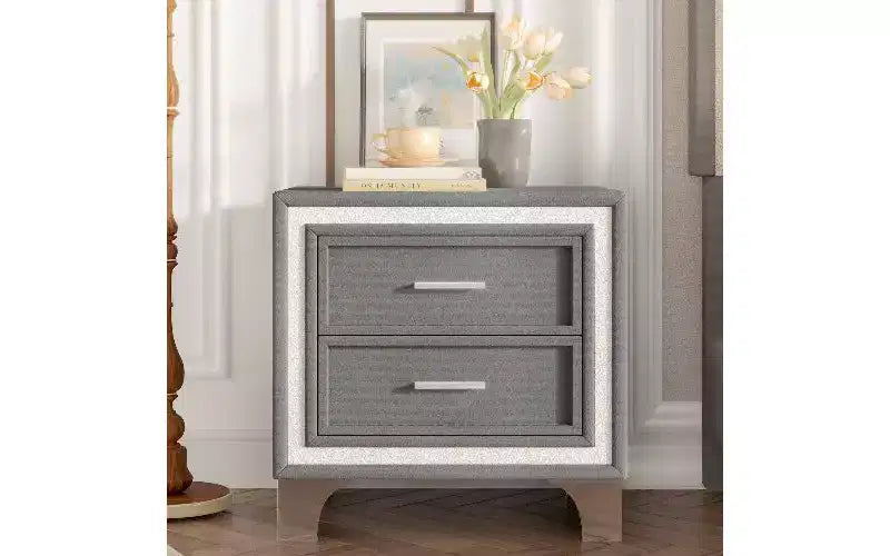 Comodino a 2 cassetti rivestito in velluto, tavolino rustico-chic con decorazione a strisce glitterate argento e gambe in metallo, comodino per camera da letto
